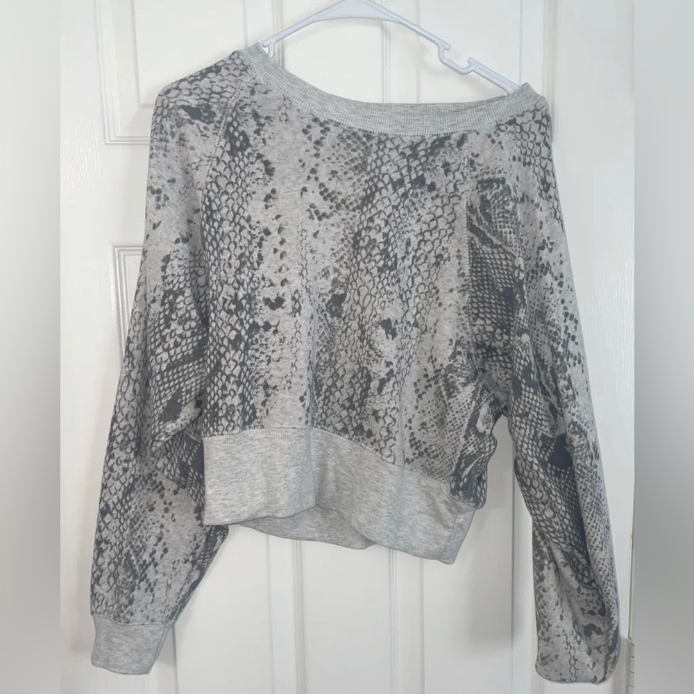 cropped sweatshirt